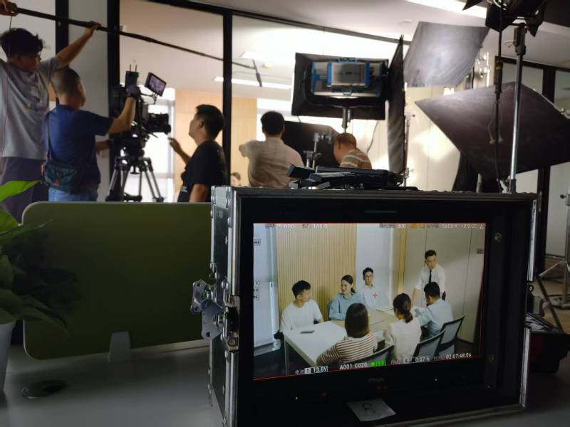 托里县TVC拍摄公司：科技产品视觉化大师，诠释未来感与功能美学